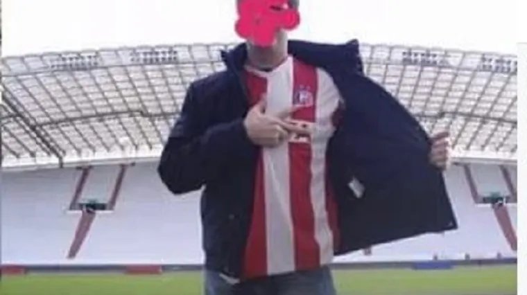 Navijač u dresu Crvene zvezde pozirao nasred Poljuda