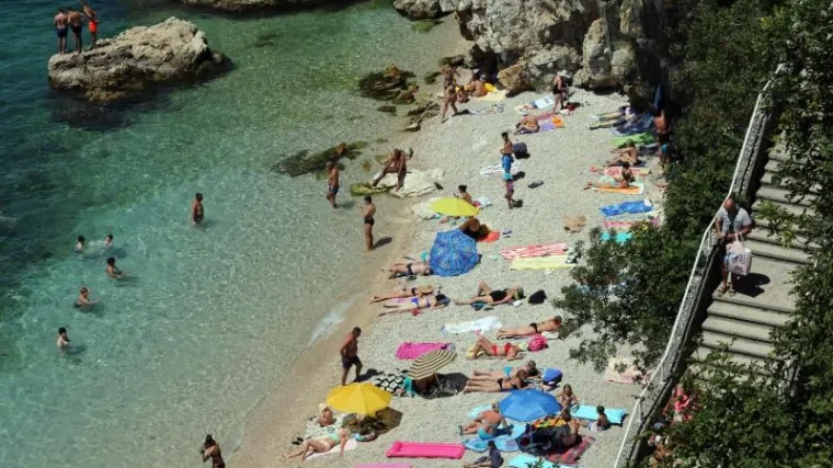 Ljetovanje za obitelj s 4 člana u &scaron;pici sezone preskupo je za građane Hrvatske - evo cijena, i to bez luksuza