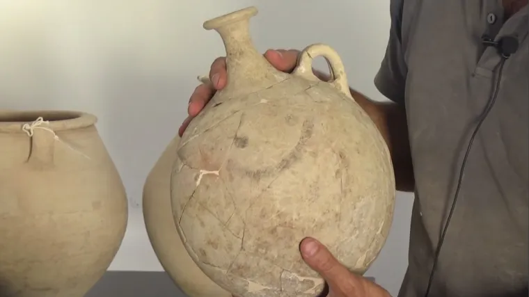 'Smiley face' pronađen urezbaren u vrč star 3700 godina