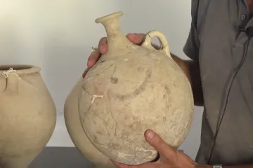 'Smiley face' pronađen urezbaren u vrč star 3700 godina