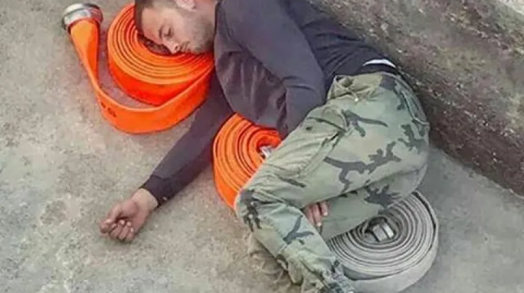 Crnogorski vatrogasac od umora zaspao na &scaron;mrkovima: 'Političari, zaslužio je va&scaron;u plaću'