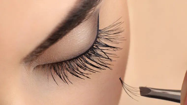 Nemojte ih odmah bacati u smeće: Uštedite novac i isprobajte ovu metodu čišćenja umjetnih trepavica