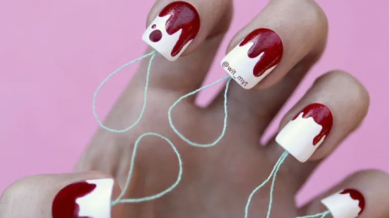 Umjetnica se stvarno potrudila i napravila nokte koji izgledaju kao tamponi, a oda&scaron;ilju i snažnu poruku