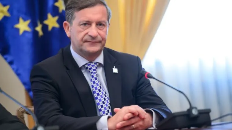 Erjavec smatra da bi Europska komisija trebala pritisnuti Hrvatsku kao Poljsku