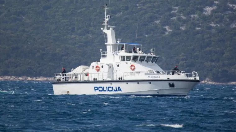 'Čuo se jaki prasak, a zatim je jedna brodica potonula'