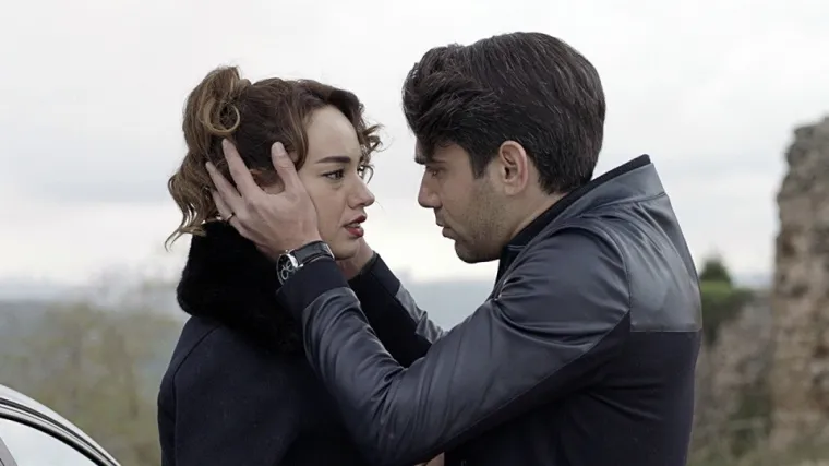 Lejla i Alper se poljube. Od tog trenutka ni&scaron;ta vi&scaron;e nije isto (Nauči me voljeti)