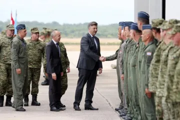 Plenković u Zemuniku ishvalio pilote koji sudjeluju u gašenju požara: odgovorio i na pitanje planira li im ponuditi bolje uvjete rada