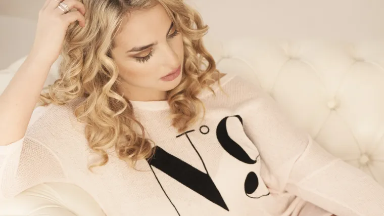 Uvijanje kose slamkama &ndash; kako dobiti afro kovrče?