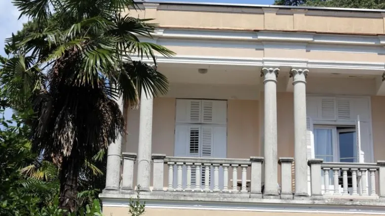 Opatijski hotel svalio krivnju na Čeha koji je poginuo na balkonu: no, je li hotel u takvu stanju mogao dobiti odobrenje za rad