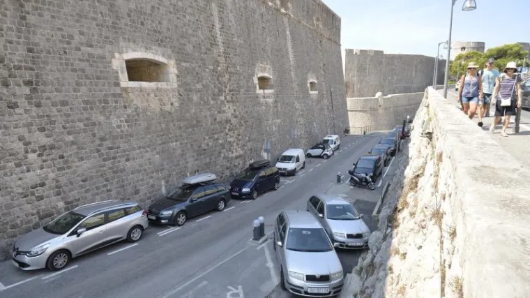 Dubrovnik brutalno digao cijene parkirnih karata