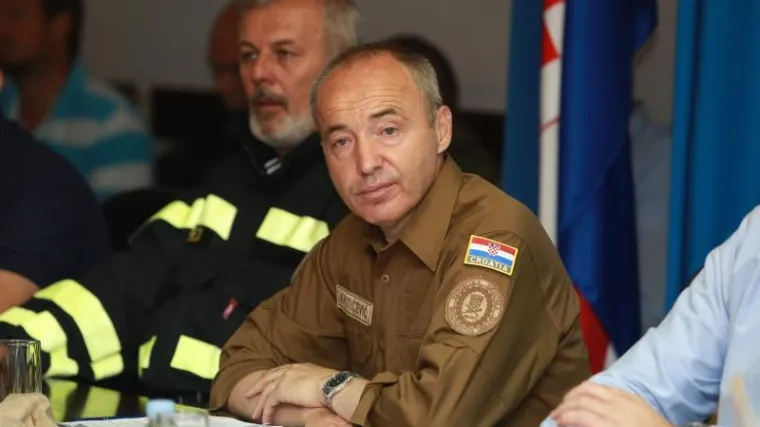 'Čast mi je biti na čelu MORH-a, idem na odmor s obitelji u Dalmaciju'