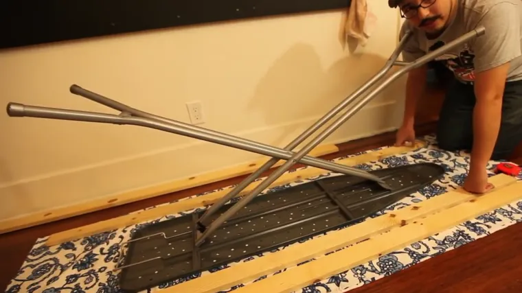 Daska za peglanje je dala svoje? Ne bacajte je, ova dvojica genijalaca će vam pokazati kako je iskoristiti