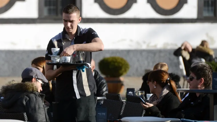 U godinu dana iselilo najmanje 50.000 Hrvata: može li ih nadomjestiti uvoz radne snage?