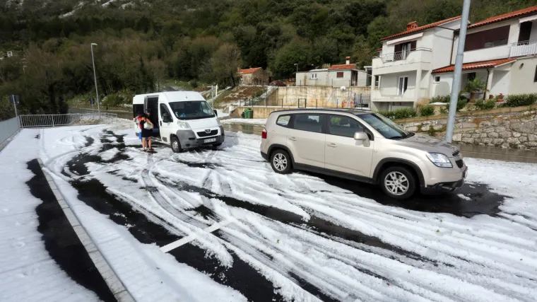 Neviđen led udario na Plomin, morale intervenirati i ralice: imaju li protugradne rakete vi&scaron;e ikakvog smisla?
