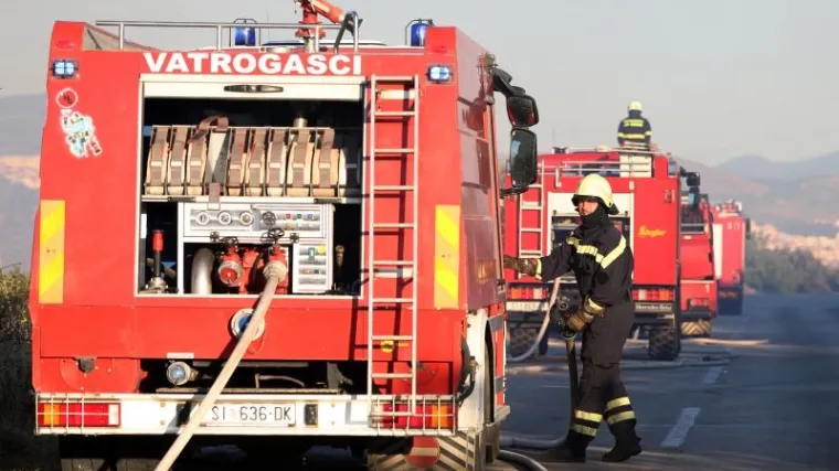Vatra ide prema Zatonu, vjetar otežava situaciju
