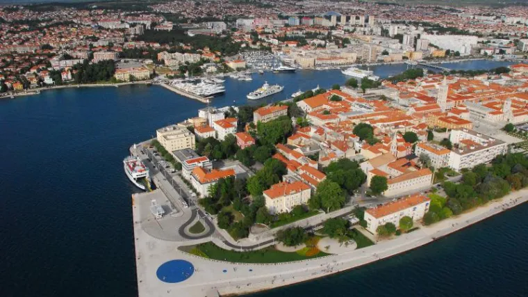 U luksuznoj vili u Zadru pronađeni sumnjivi strojevi za tiskanje dokumenata