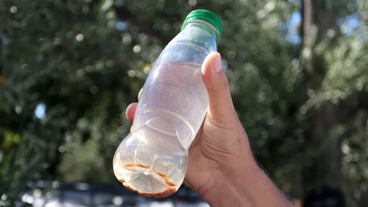 Već danima dio Vodica bez vode: brojni turisti ne mogu se ni otu&scaron;irati, jer voda smrdi po fekalijama!