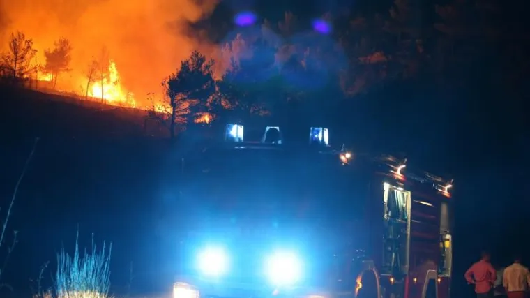 Vatrogasci iza&scaron;li gasiti požar kod Omi&scaron;a, no nigdje nije bilo vatre