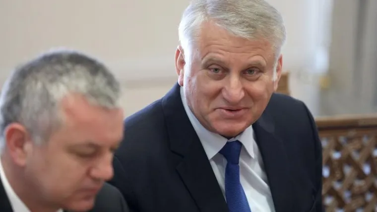 Snimljen kako novinaru nudi mito, evo što kaže nakon što je ulovljen