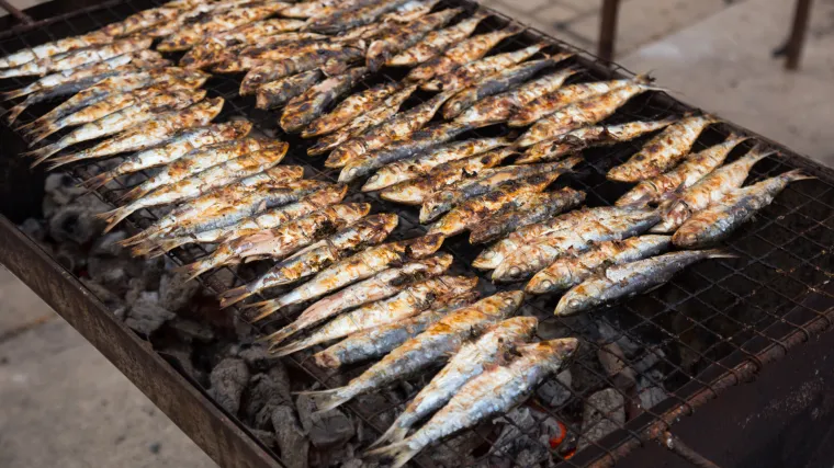 Naučite kako ukloniti miris ribe u kuhinji