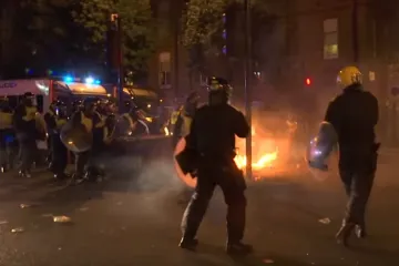 Nasilni prosvjed zbog smrti mladića kojeg je pretukla policija