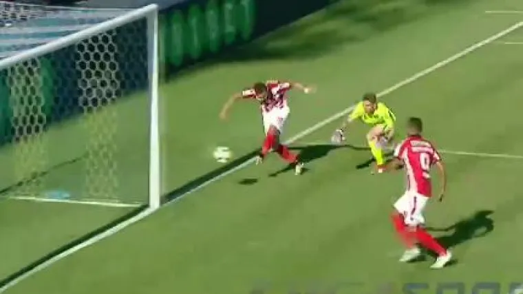 Ovaj nesretnik nije uspio pogoditi prazan gol s metra udaljenosti