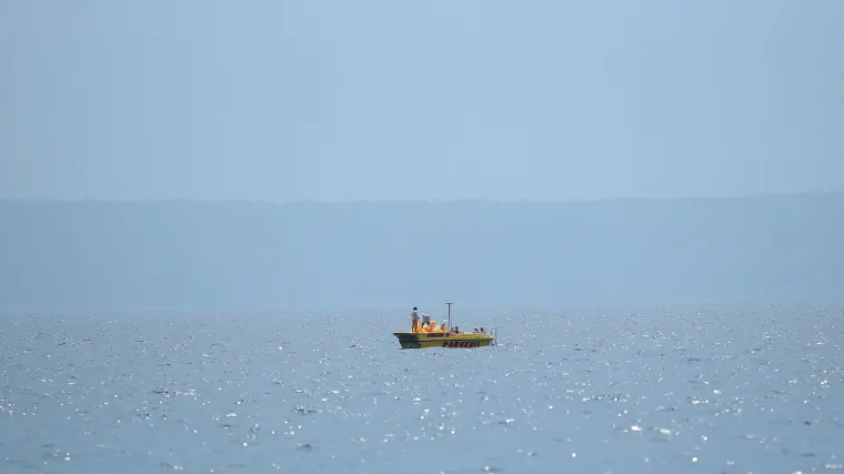 Kupači pokraj Splita ostali u &scaron;oku: u moru kod Vranjica pojavila se ogromna naftna mrlja