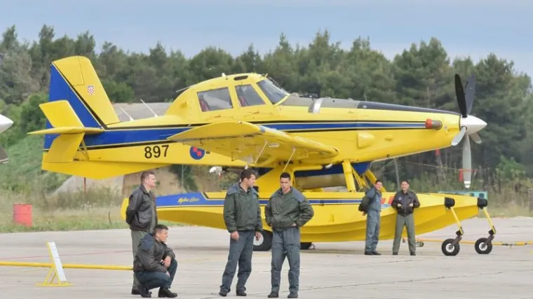 Tri Airtractora upućena na ga&scaron;enje požara na Dinari: ponovo gori u Splitsko-dalmatinskoj županiji