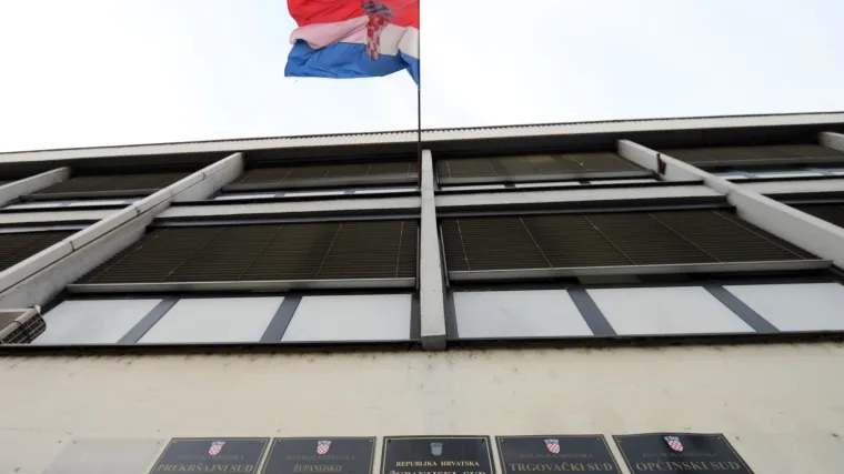 Otac i baka osuđeni jer su 13-godi&scaron;njakinji omogućili da živi s dečkom s kojim je i zatrudnjela: 'Rekla mi je da ima 15 godina'