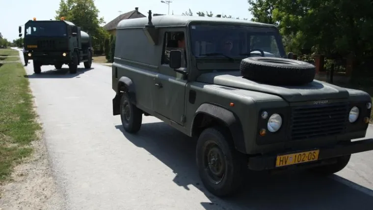 Vojska u Knin &scaron;alje cisterne s pitkom vodom