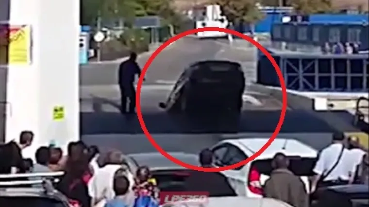 Stisnuo gas i krenuo se iskrcavati, jedini problem je &scaron;to trajekt jo&scaron; nije pristao