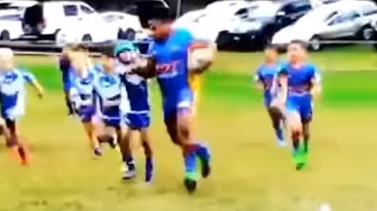 Prestravljeni roditelji u nevjerici gledali dječju ragbi utakmicu