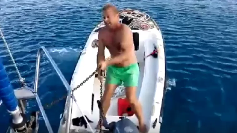 Sukob lokalca i turista na Silbi: zbog sidrenja jedrilice verbalno izvrijeđao Talijane