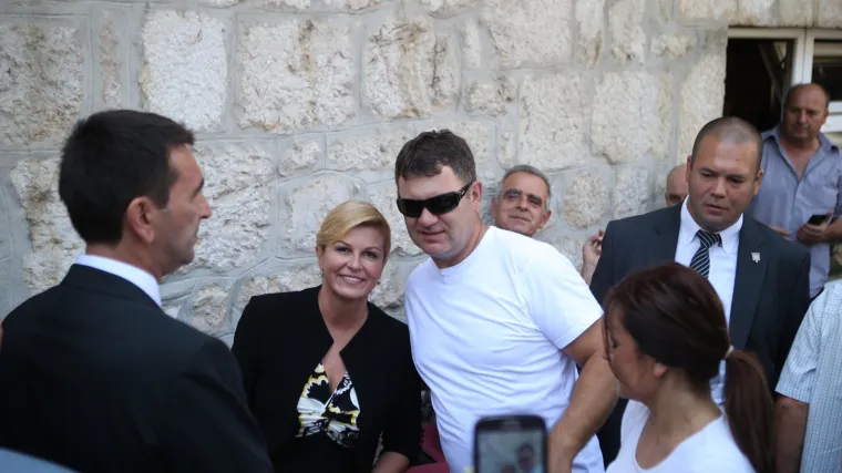 Grabar-Kitarović u Imotskom izazvala pomutnju: 'Ja bih je poljubio, ali neću radi drugih stvari'