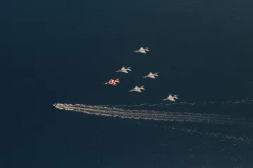 Legendarna 'Kockica' predvodila prelet nad kanalom