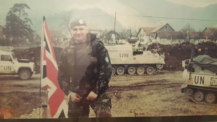 Nakon 25 godina stupili u kontakt britanski vojnik i djevojčica kojoj je poklonio medvjedića