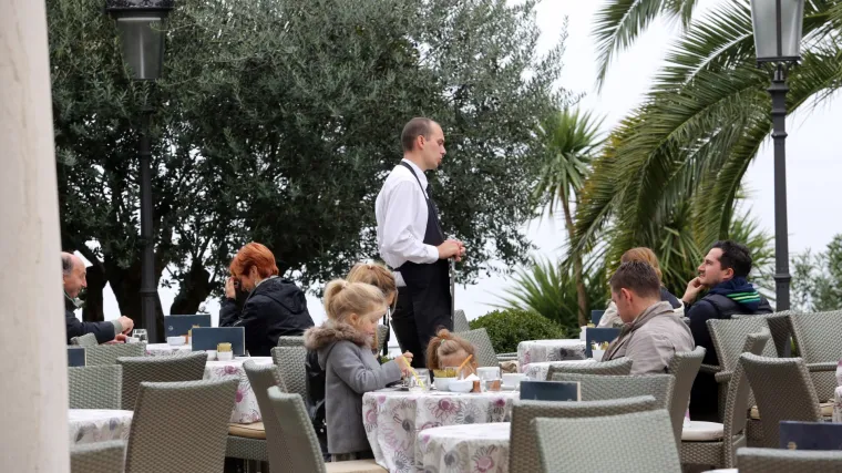 Splitski konobar opisao turiste i postao hit na dru&scaron;tvenim mrežama: 'Napojničke agonije u tri čina'