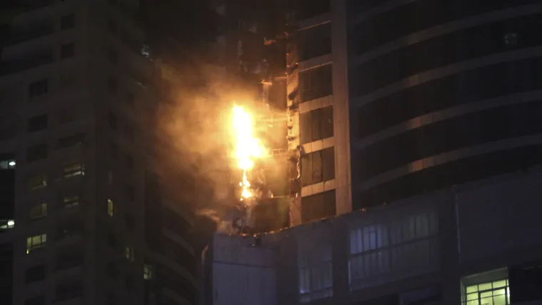 Veliki požar zahvatio Torch Tower u Dubaiju, jednu od najvi&scaron;ih zgrada na svijetu