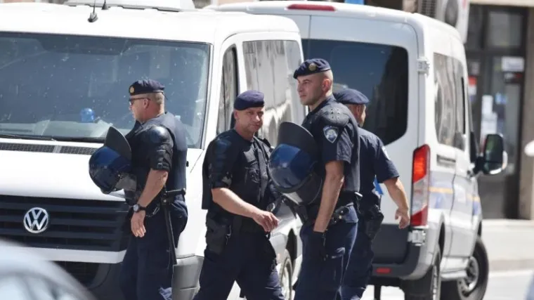 Interventna policija opkolila kafić u kojem su uzvikivali ustaški pozdrav