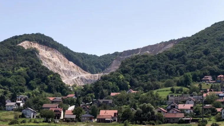 Mje&scaron;tanima Ružića zbog detonacija i podrhtavanja tla pucaju zidovi na domovima
