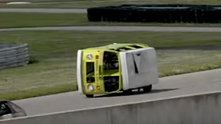 Ovo je samo odličan dizajn jednog kreativca, evo kako izgleda vožnja u najčudnijem kombiju