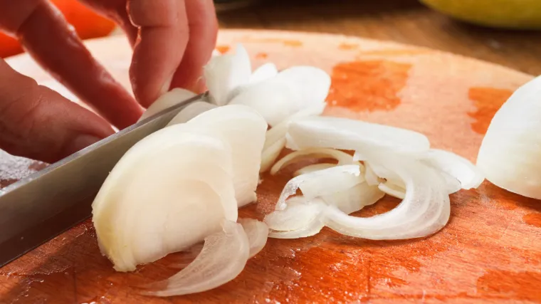 Priroda ima čudesne mehanizme: evo za&scaron;to plačemo dok sjeckamo luk