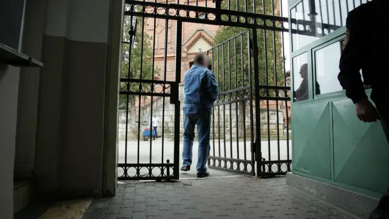 Na slobodu iza&scaron;ao okorjeli zatvorenik koji je svima prijetio da će se osvetiti