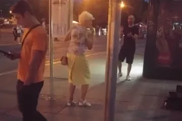 Skratila si vrijeme: rasplesana gospođa oduševila Zagrepčane na Glavnom kolodvoru