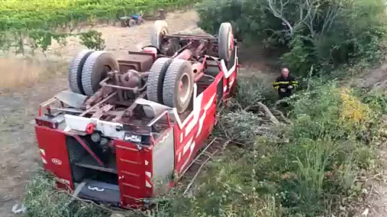 Kao da i ovako nemaju dovoljno posla: nesretnim vatrogascima vozilo zavr&scaron;ilo u provaliji!