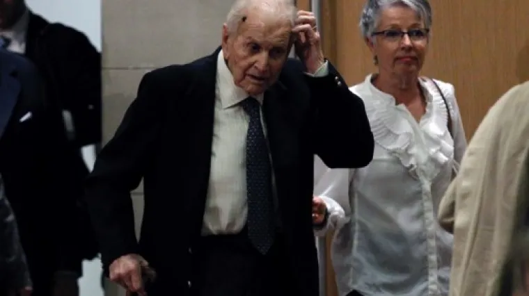 Obitelj se opra&scaron;ta od kontroverznog političara kojem su branili pojavljivanje na ceremonijama