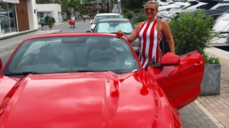 Snježana Mehun se s Ibize pohvalila skupocjenom crvenom jurilicom