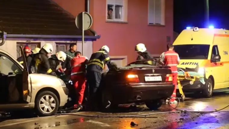 Sudarila se tri automobila, vatrogasci rezali krov BMW-a i vadili ozlijeđene