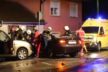 Sudarila se tri automobila, vatrogasci rezali krov BMW-a i vadili ozlijeđene