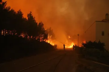 Korzika gori: evakuirano 700 ljudi, izgorjelo 1500 hektara